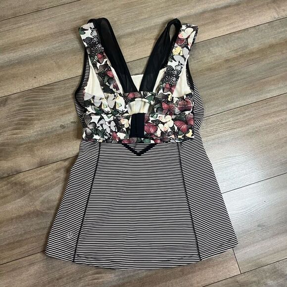 Lululemon Black Built in‎ Bra Athletic Tank Top Women 4/Small D-28 - Picture 2 of 6